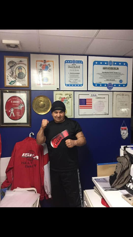 Üzeyir Beran in Trainingshaltung